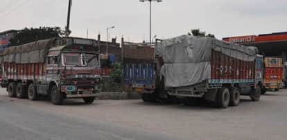 ट्रांसपोर्टरों की हड़ताल।