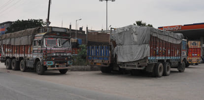 Strikes And Demonstrations Are Taking Place In Many Districts Of Uttar  Pradesh Against New Hit And Run Law - Amar Ujala Hindi News Live - Hit And  Run Law:हिट एंड रन कानून