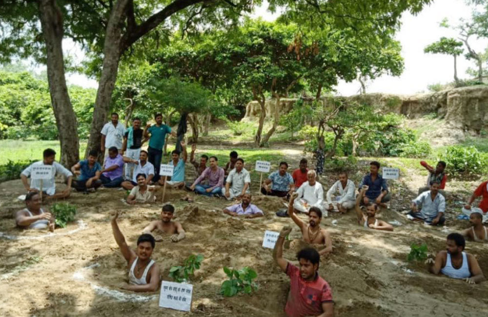 people unique style protest for soron announce as teerth sthal