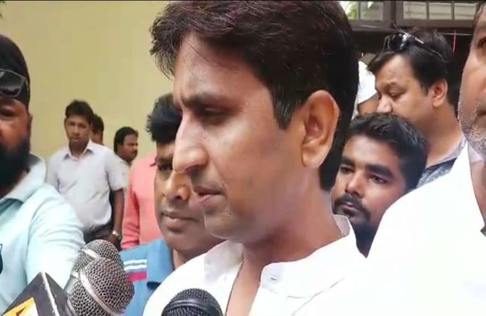 Padmashree Gopaldas Niraj dead body for last visit at Bulkeshwar in Agra
