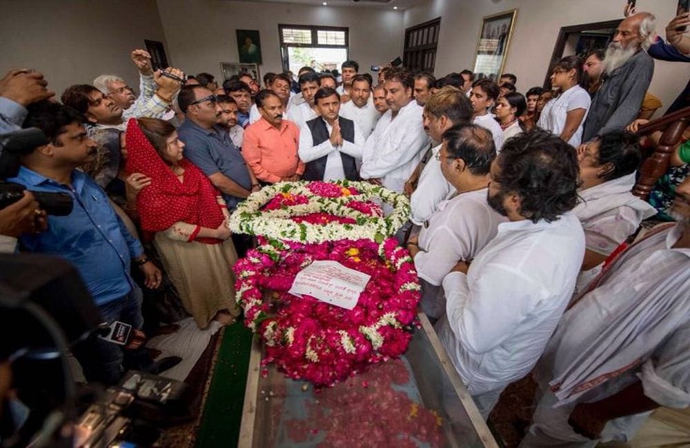 Padmashree Gopaldas Niraj dead body for last visit at Bulkeshwar in Agra