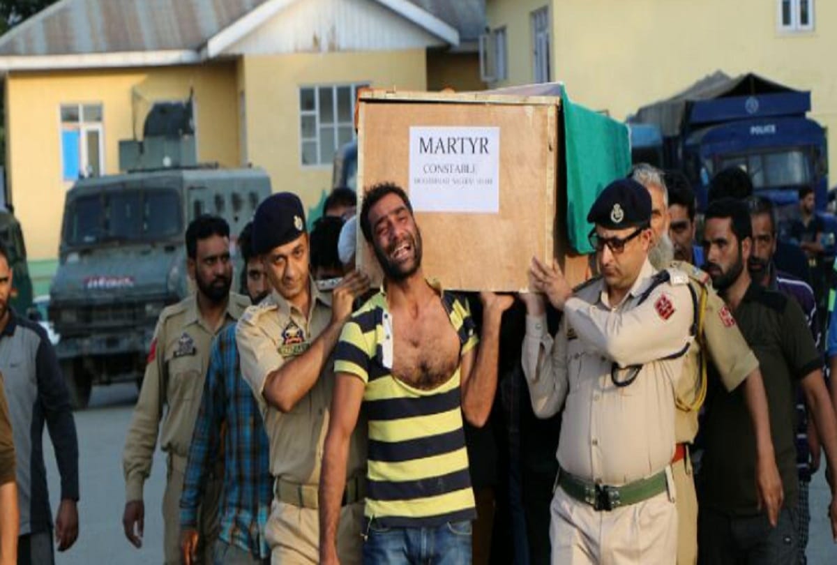 trainee constable kidnapped and murdered by militants in kulgama jammu kashmir