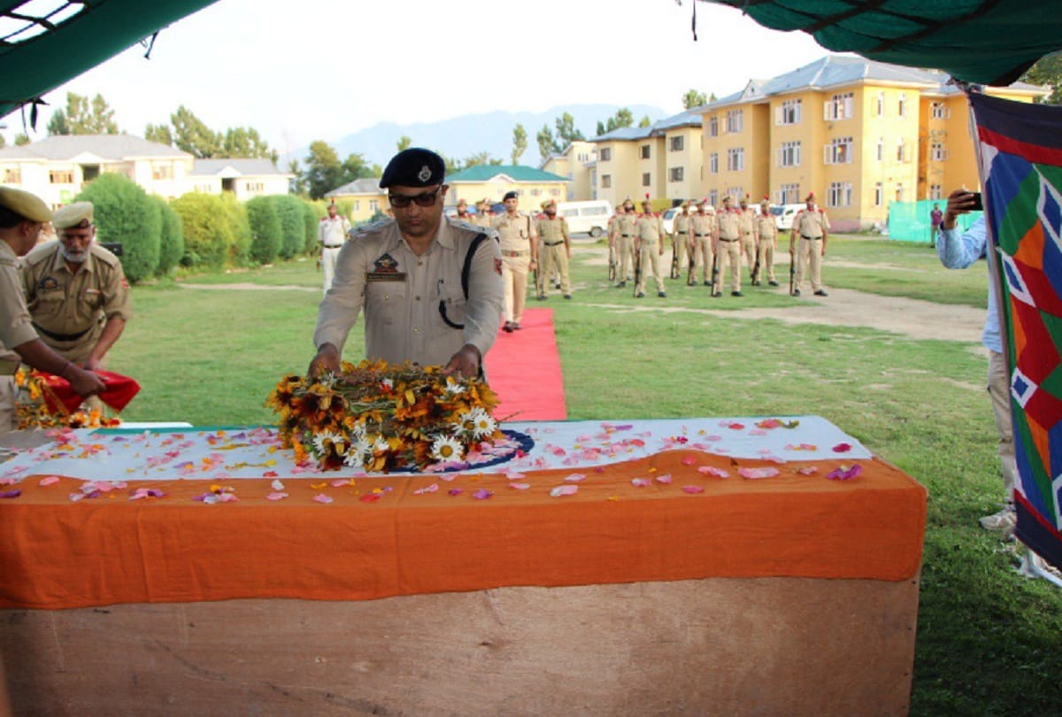 trainee constable kidnapped and murdered by militants in kulgama jammu kashmir