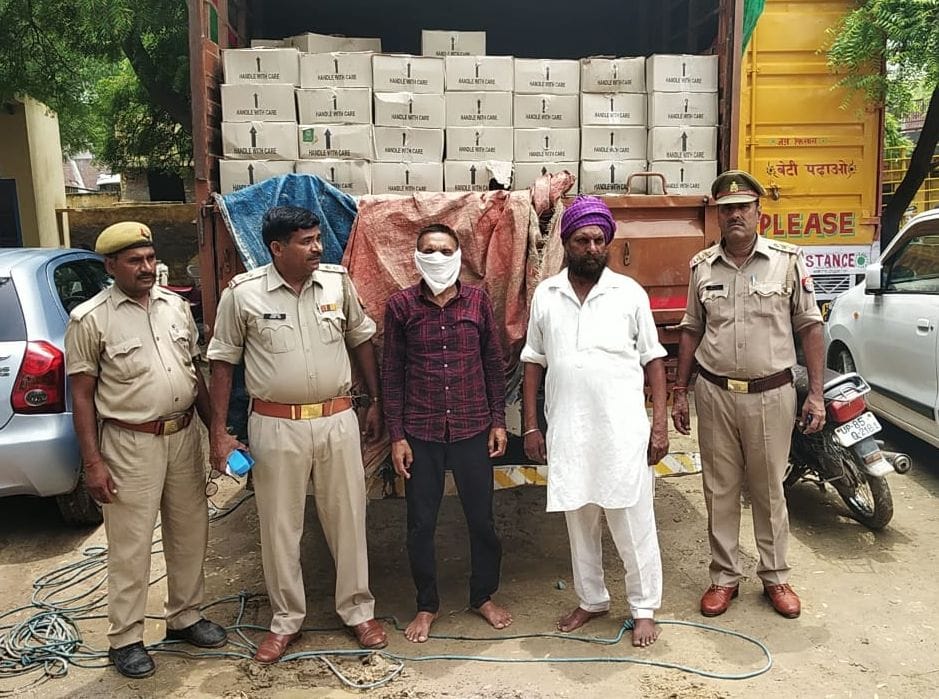 फरह पुलिस ने पकड़ी 55 लाख रुपये की  शराब