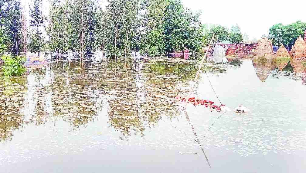 Overflow collapsed in Mamar Lake, house collapsed