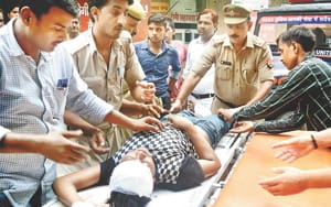 Injured in the building from the third floor of the building, injured