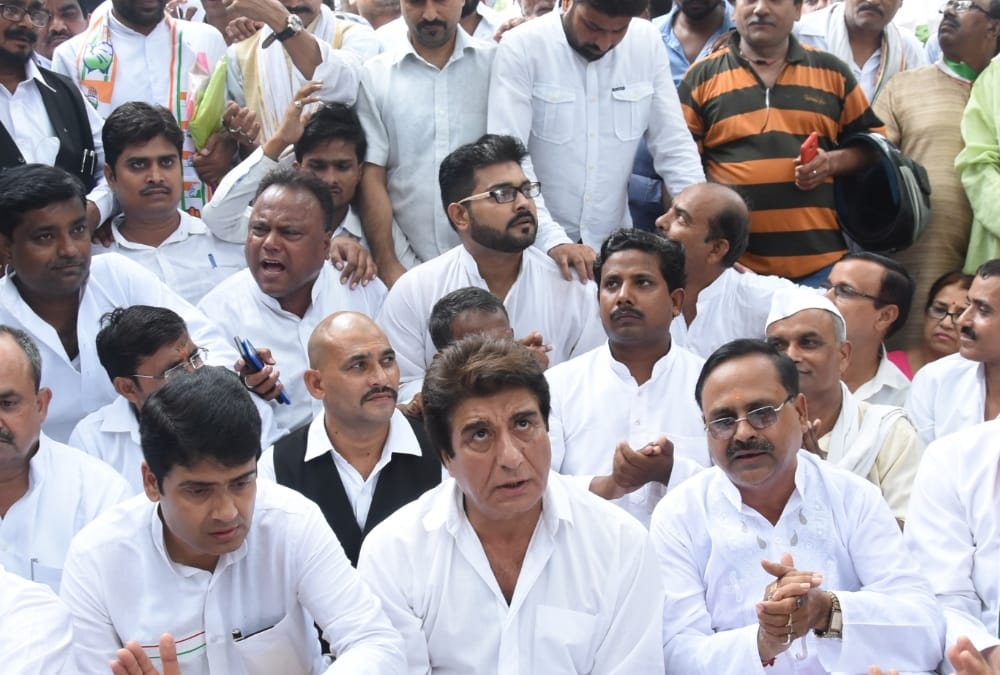 congress protest over law and order issue in lucknow.