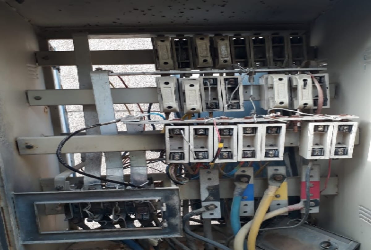 current flowing in open panel box in many sectors of noida rwa