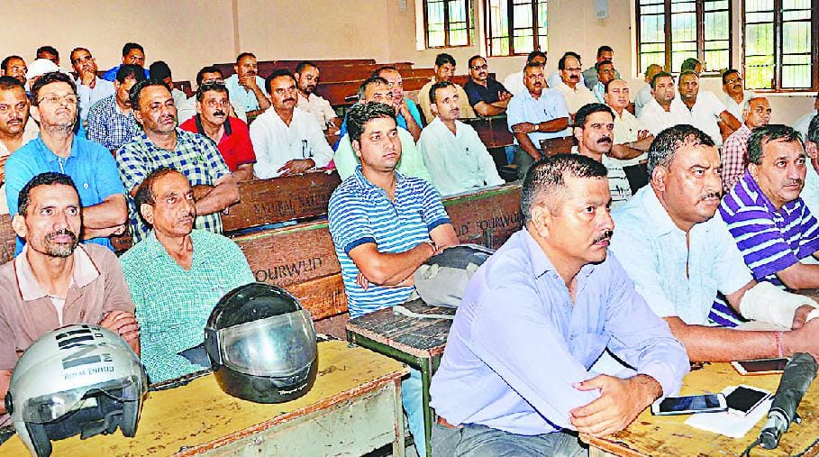 पूर्व सैनिकों की वरिष्ठता के खिलाफ शिक्षक संगठनों ने खोला मोर्चा