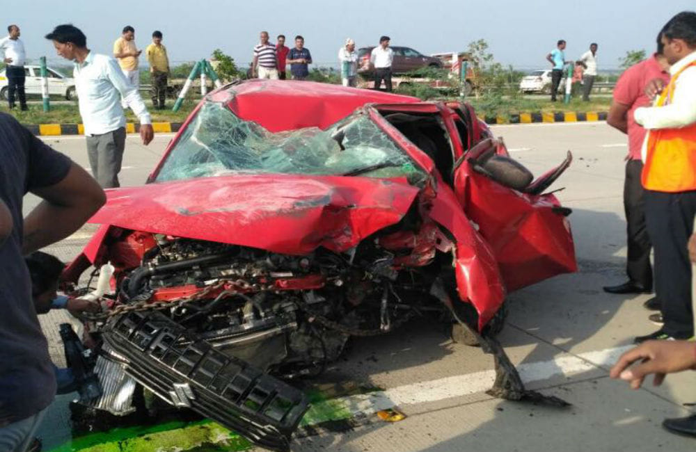 One killed, three injured in two cars collided on Yamuna Expressway