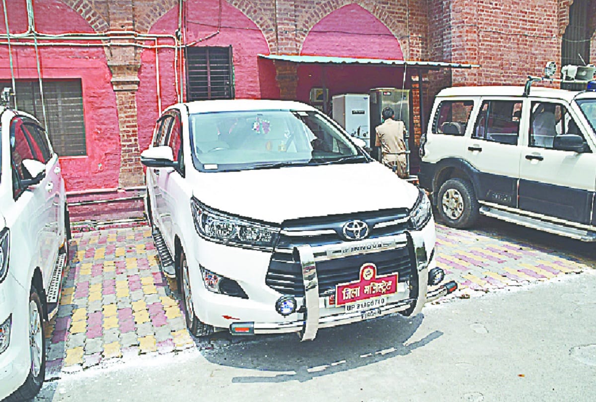 UP: officers who are following the rules are breaking the rules, see themselves in pictures