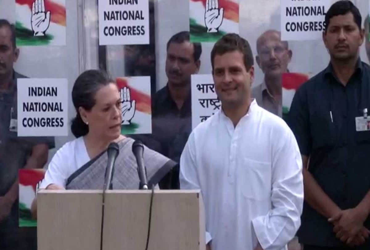 rahul gandhi winking habit is old he too winked during 2014 general election result press conference