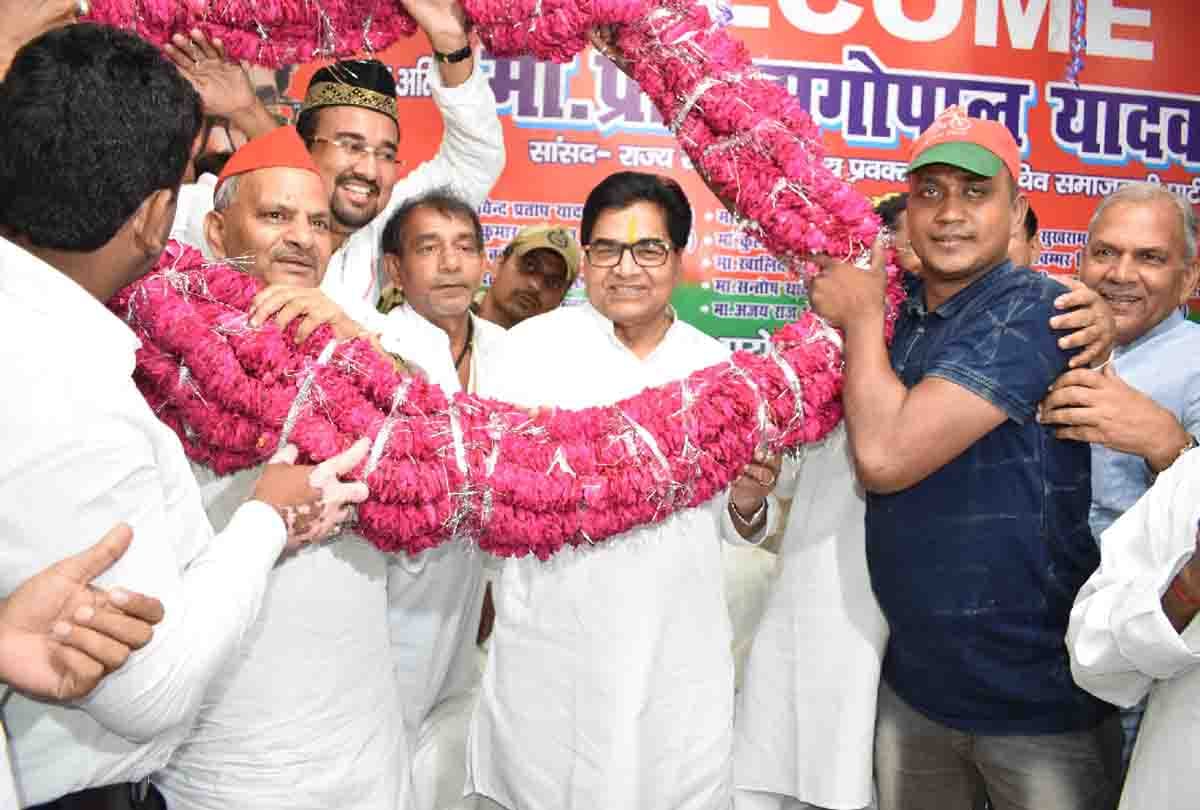 ramgopal yadavs' statement about rahul gandhi hug and wink in parliament