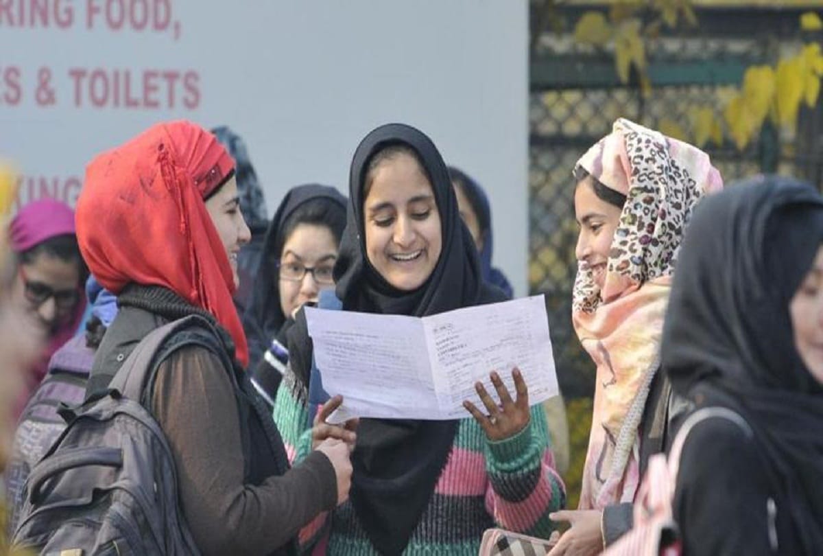 Schools and Colleges to reopen in kashmir valley in October, Divisional commissioner ordered
