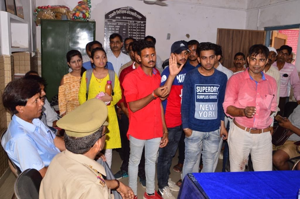 clash between teachers ABVP workers in SRK Collage Firozabad