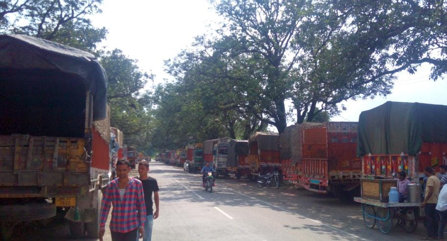 बाहरी राज्यों में फंसे सिरमौर के 900 ट्रक
