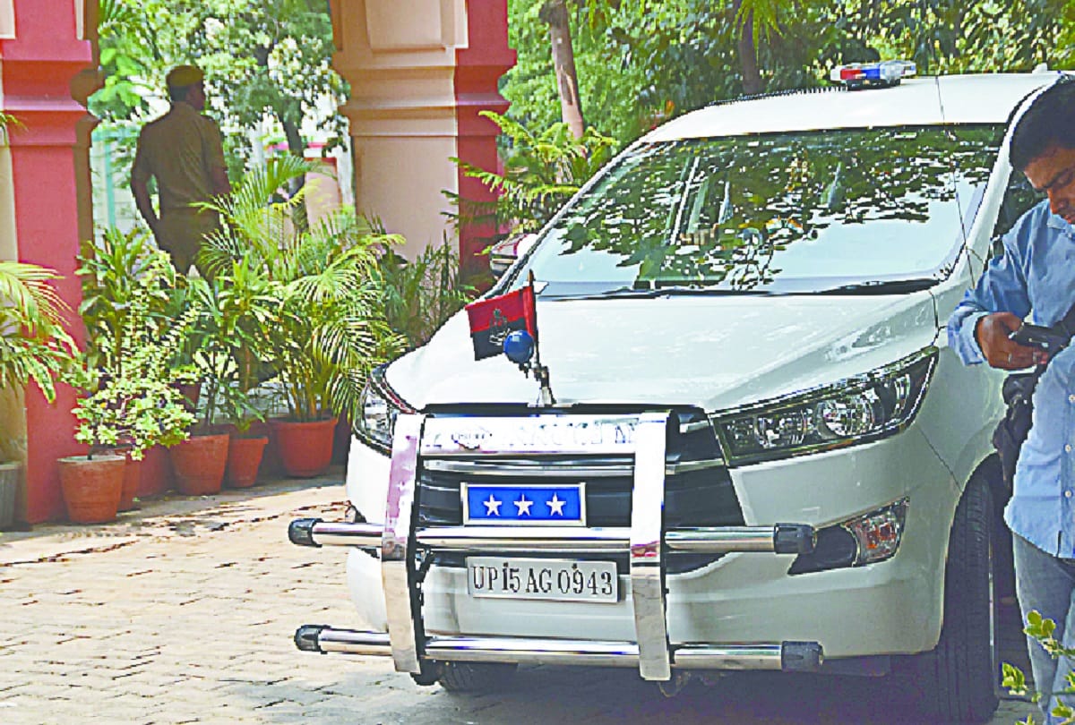 UP: officers who are following the rules are breaking the rules, see themselves in pictures
