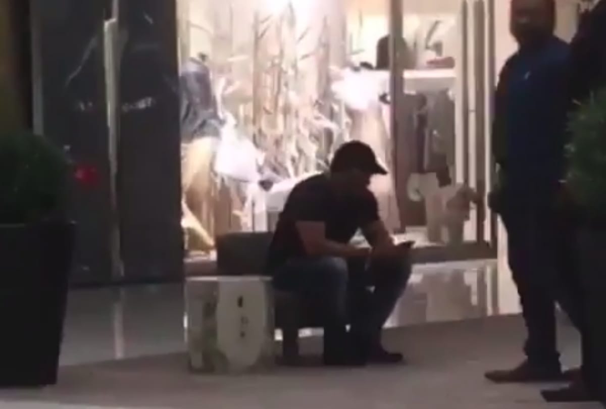 salman khan and these actors unnoticed in public place