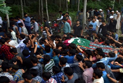 j&k women and heavy crowd came in funeral of militant killed by forces some militants did firing too