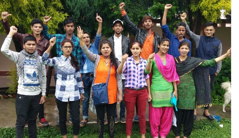 Blow the effigy of CM and Higher Education minister