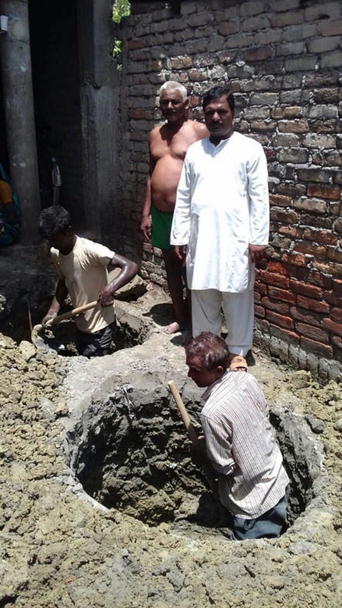 वशिष्ठ के घर शौचालय बनना शुरू