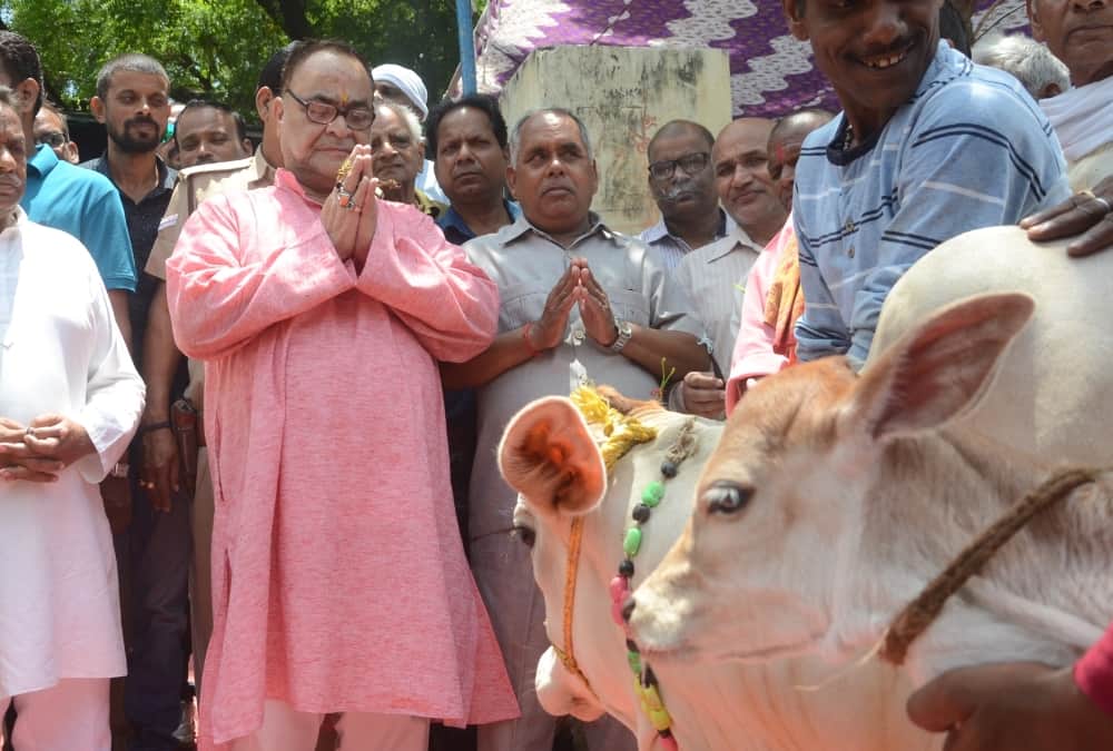 BJP MLC bukkal nawab did godan in lucknow.