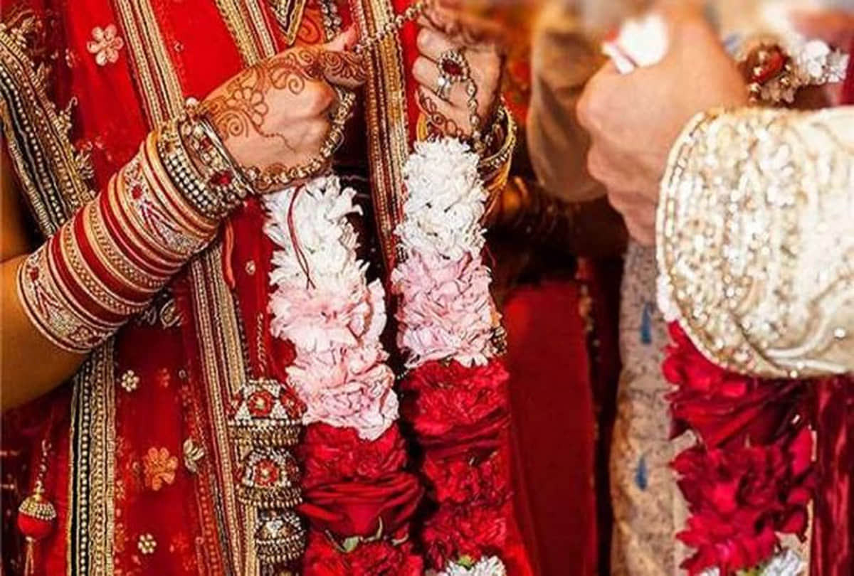 Bride refuses marriage looking at groom