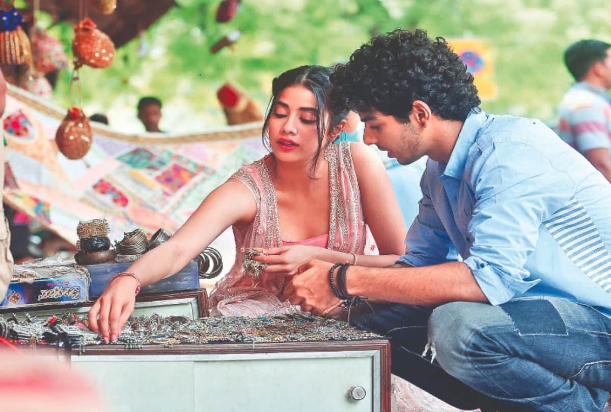 jahnvi kapoor and khushi kapoor in manish maolhotra fashion show