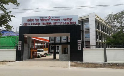 Rail state minister announce for new train from mau to lucknow 