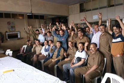 HRTC employees meeting in old bus stand shimla