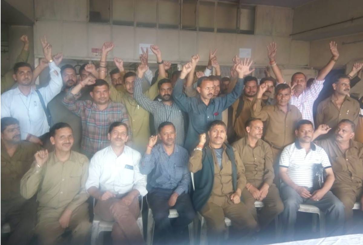 HRTC employees meeting in old bus stand shimla