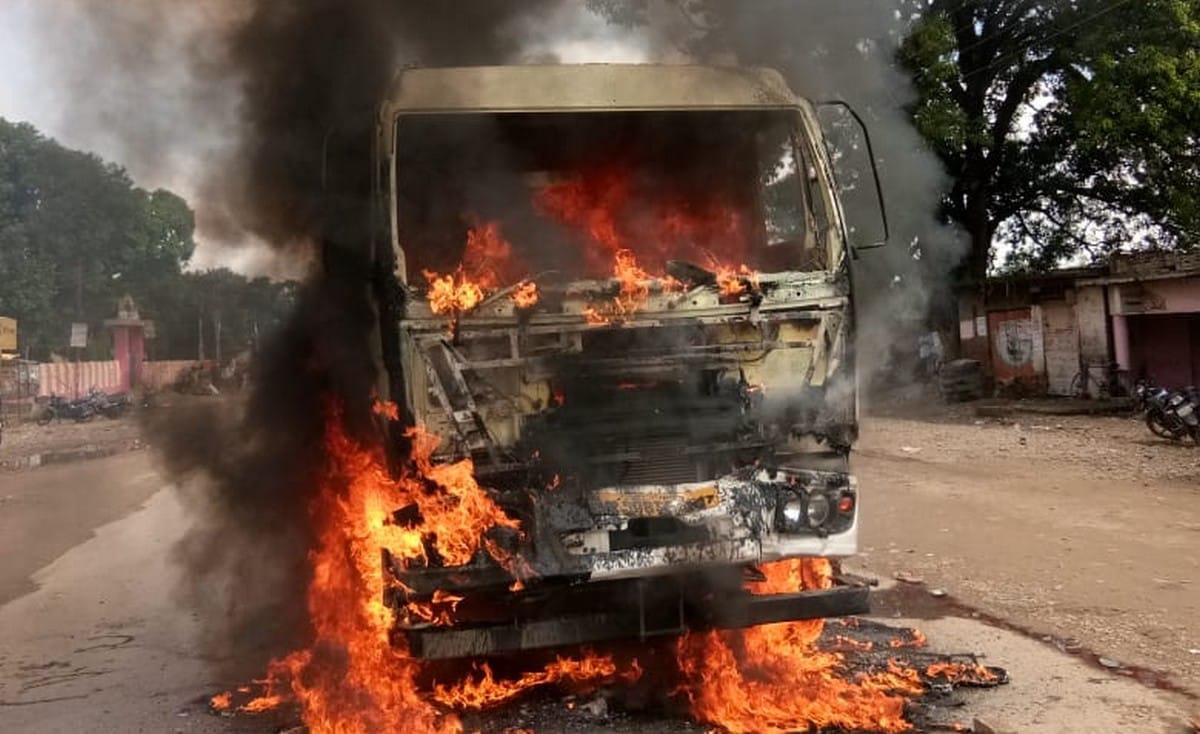 Six people killed in road accident in jaunpur