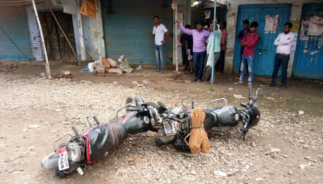 Six people killed in road accident in jaunpur