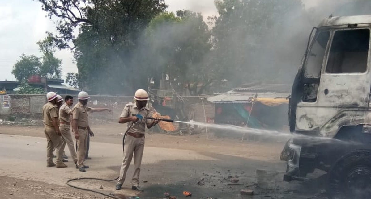 Six people killed in road accident in jaunpur