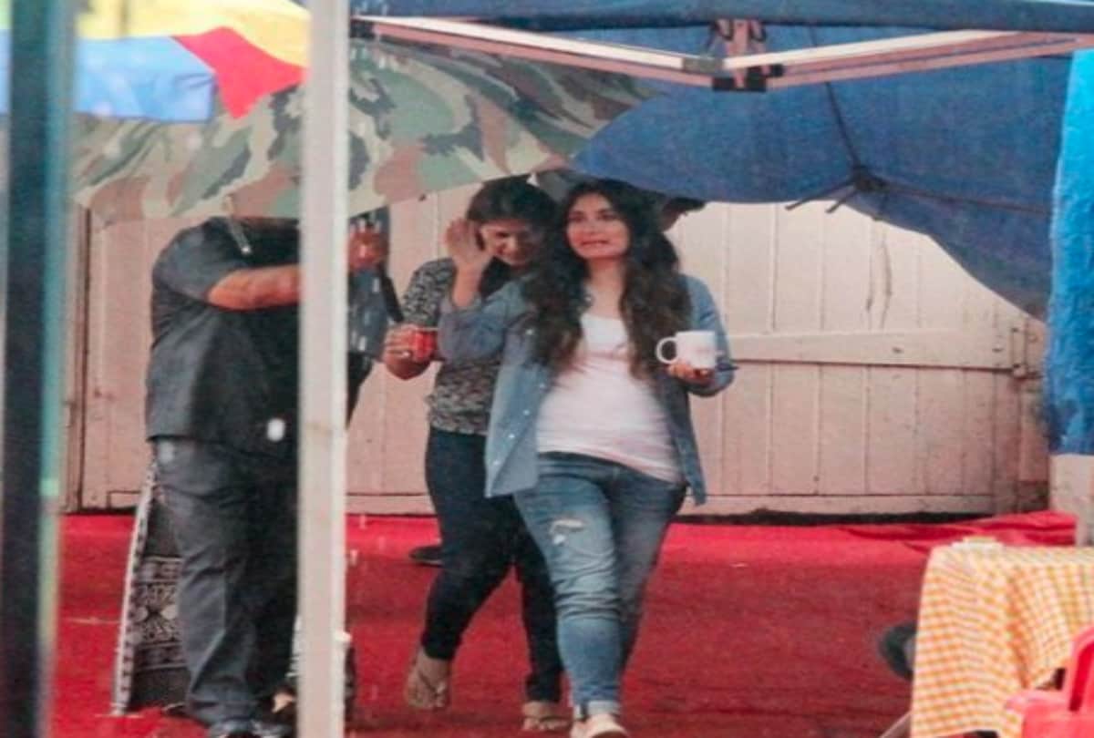 Salman Khan Sara Ali Khan and Kareena Kapoor Khan awkward pictures 