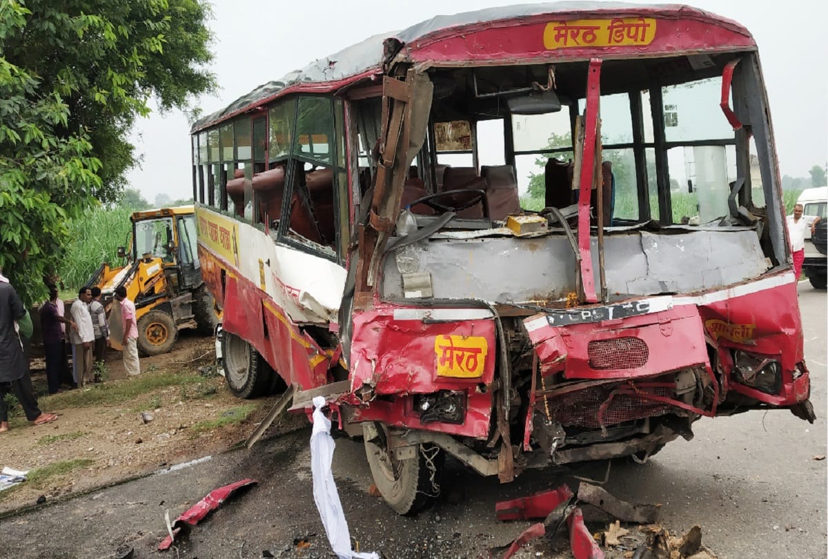 UP roadways bus got accident with a truck on high way several injured    