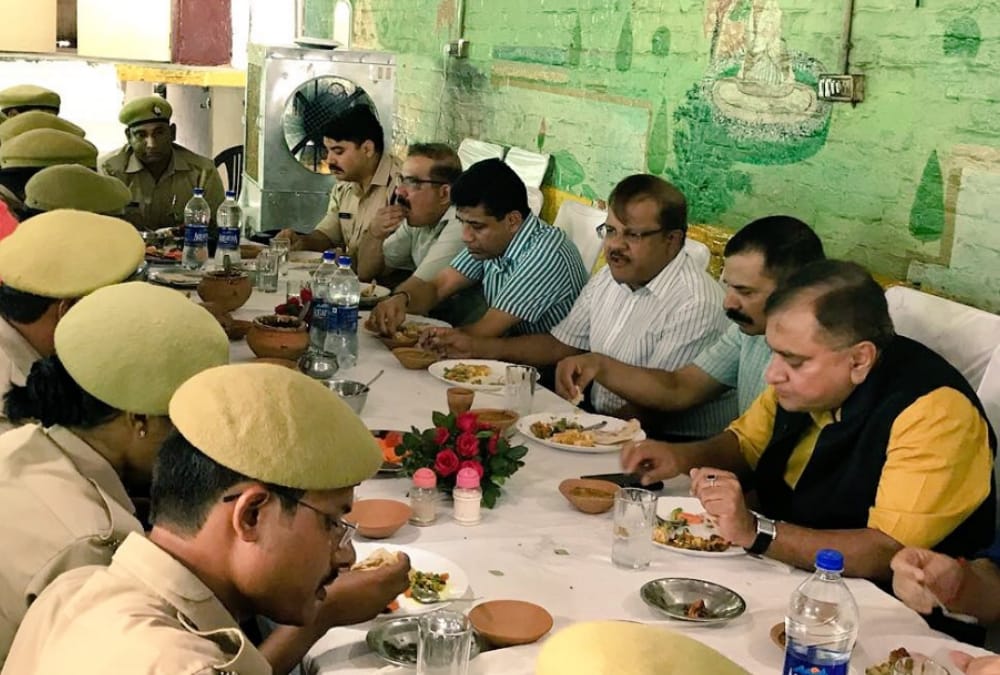 UP DGP had lunch with police men on dhaba.