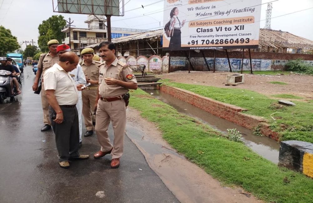 Young man dies of electric shock by divider pole