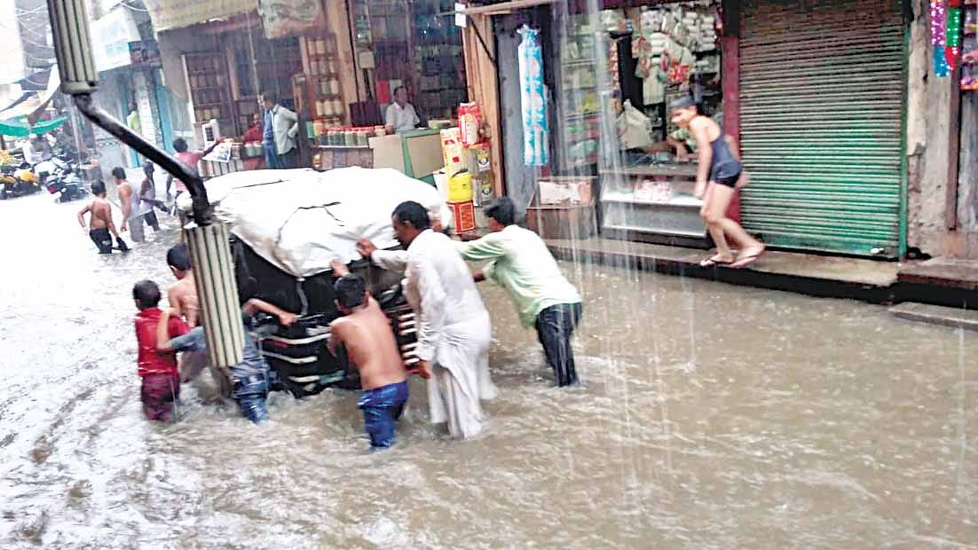 water logging om road in amroha due to heavy rain, relief from summer
