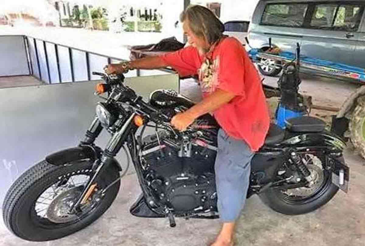 people think him begger but he bought a most expensive bike