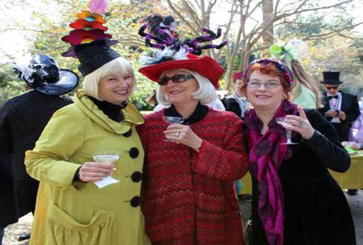 women wear hat to fullfill her wish in paris