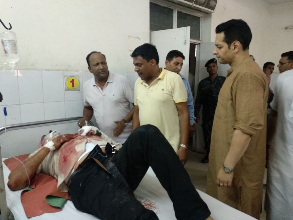  BJP leader family got car accident by a truck standing on the road four injurd
