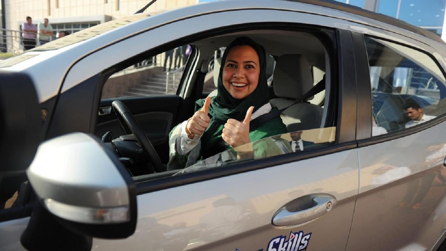 Saudi Arabia rules women can join armed forces
