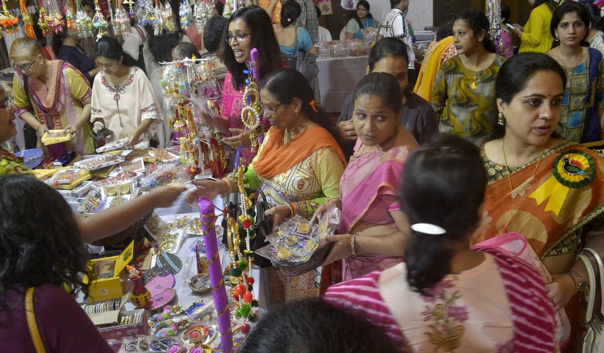 Varanasi ladies shopping in fair due to sawan