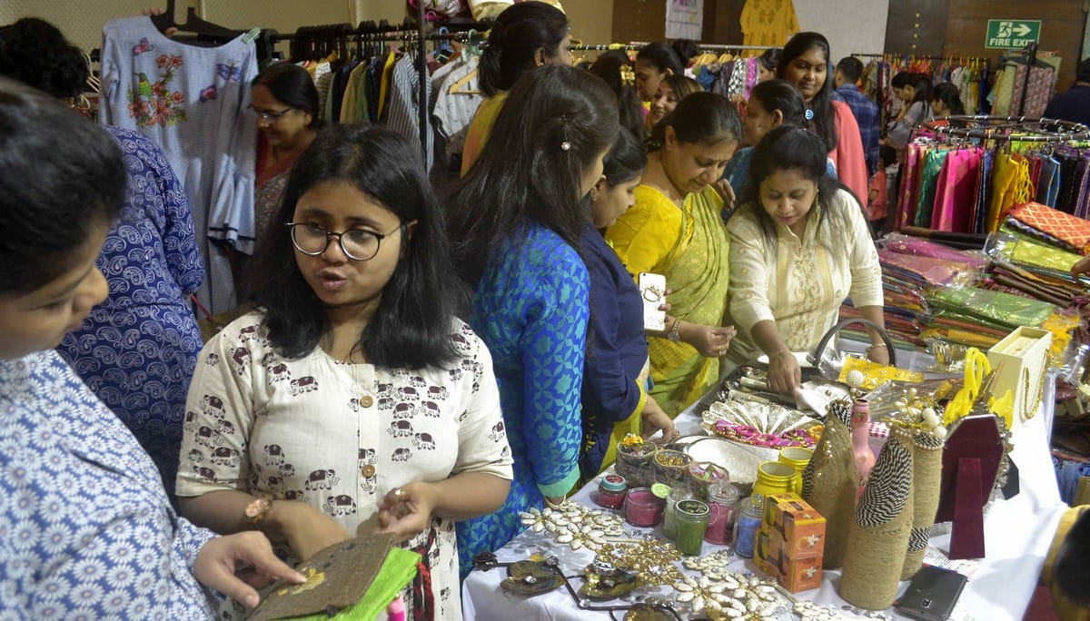 Varanasi ladies shopping in fair due to sawan