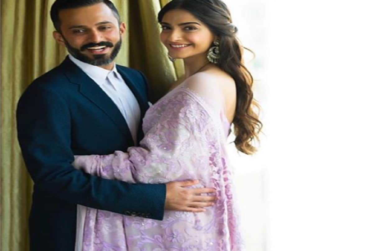sonam kapoor share family picture on instagram