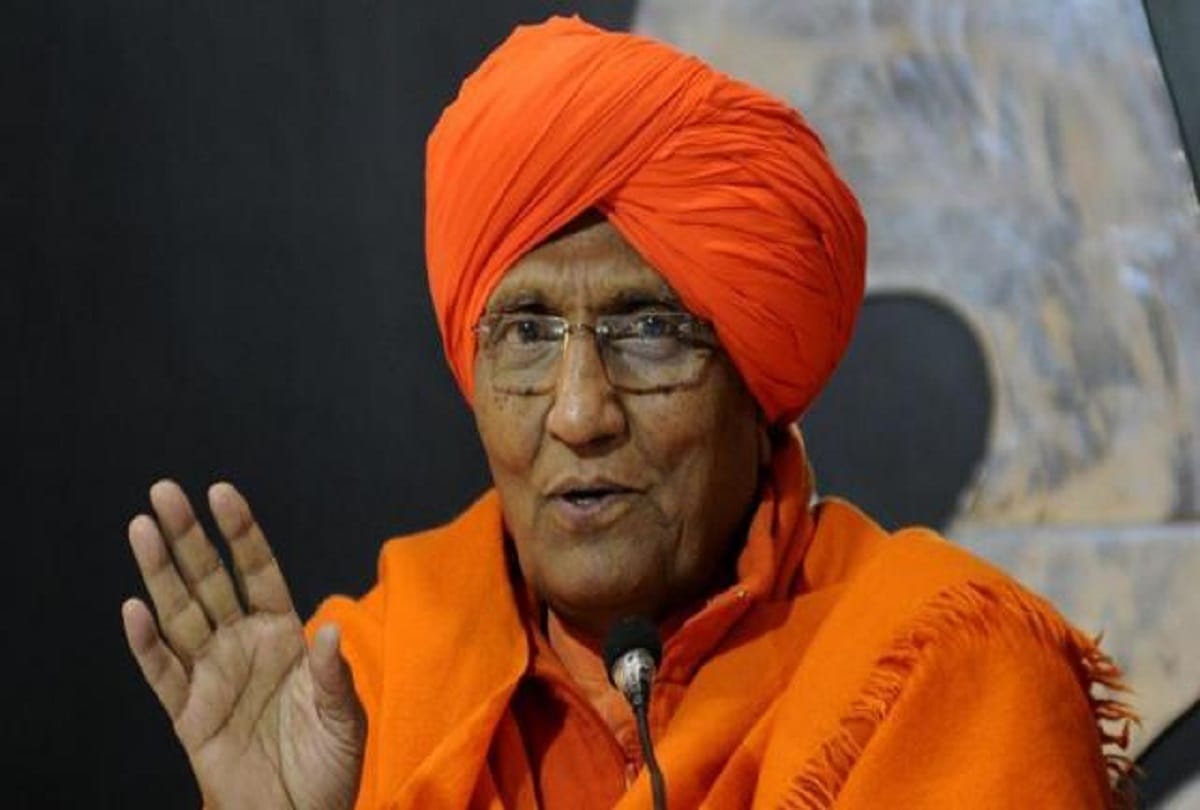 Dr. Veda Pratap Vaidik and Acharya Vedprakash Srotriya honored with the title of Veda Vibhushan