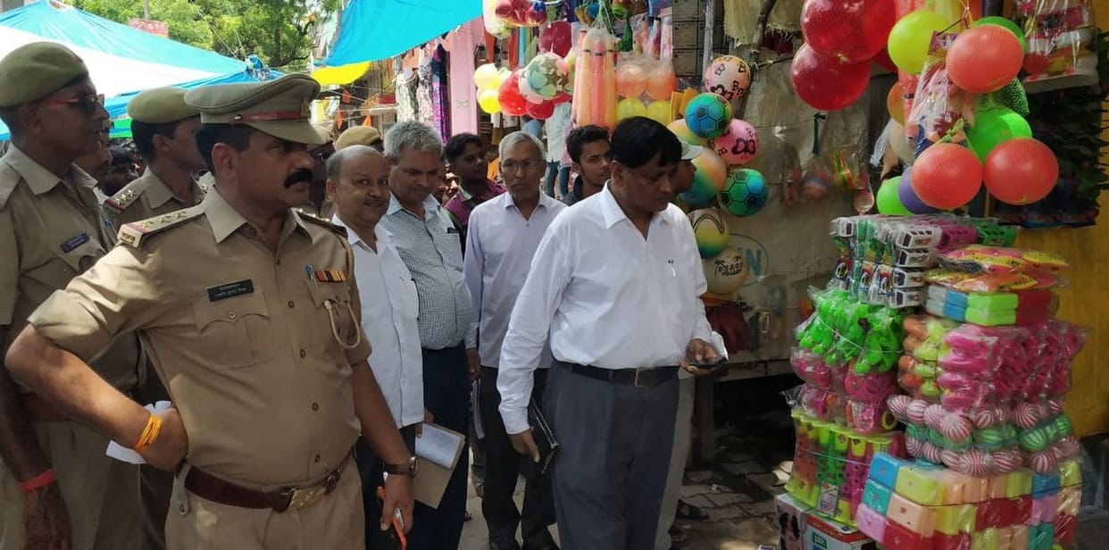 प्रतिबंधित पॉलिथीन का प्रयोग करते आठ दुकानदार धराए, एक हजार जुर्माना