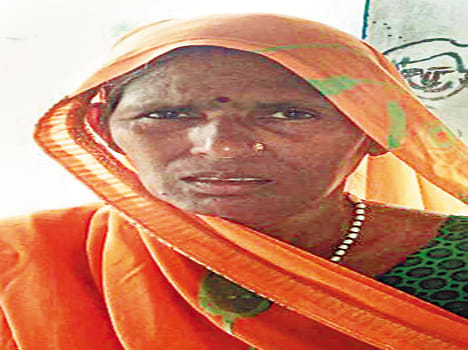 Bike riders robbers loot cash and coil from women