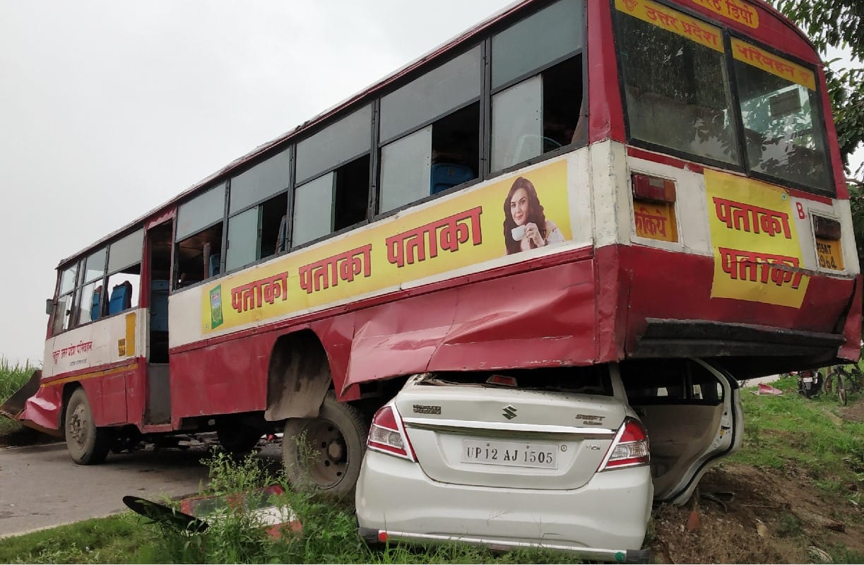 सड़क हादसों में दो की मौत, तीन घायल
